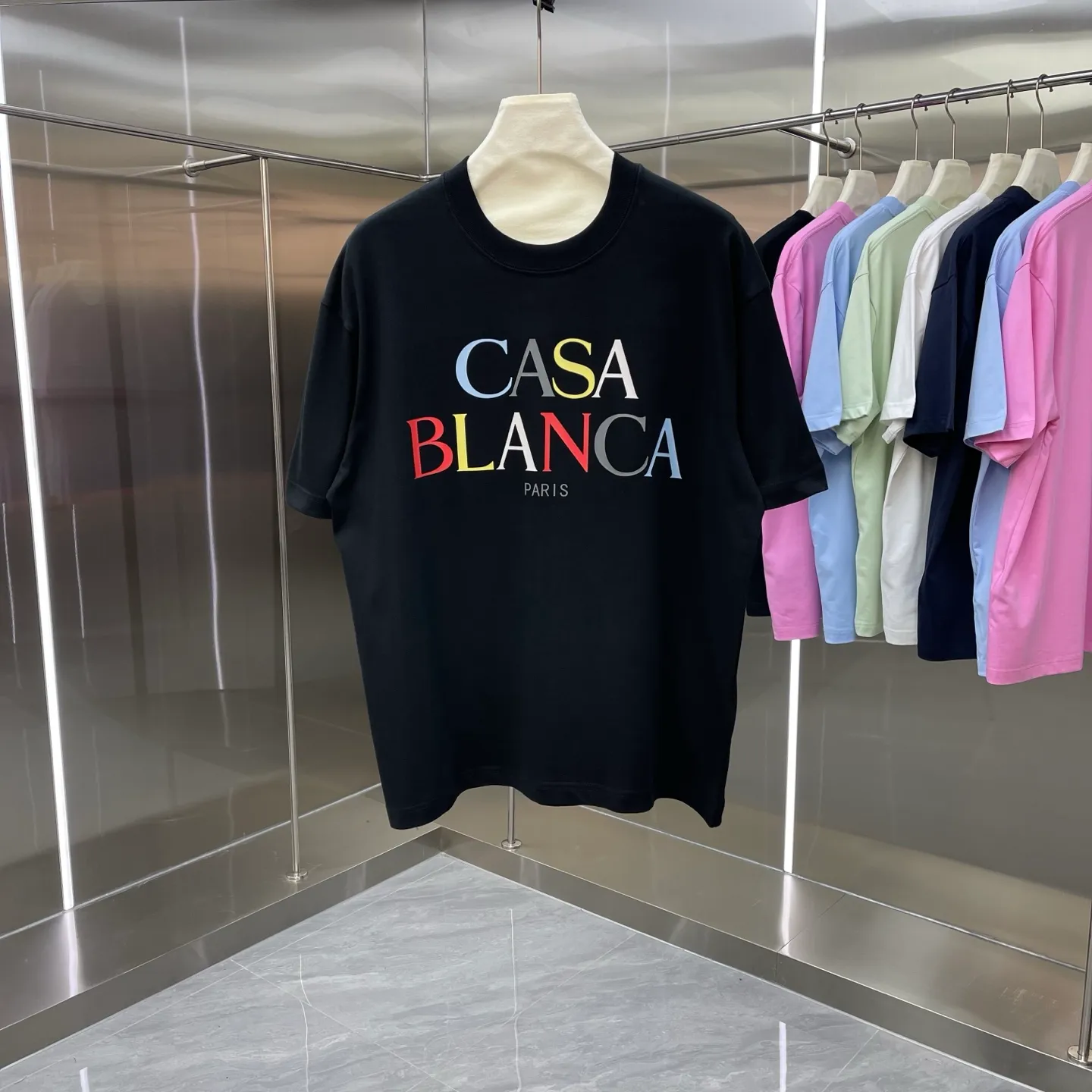 New Arrival Casablanca Casablanca Classic Series printed short-sleeved T-shirt for celebrities. It is made of Xinjiang long-staple cotton ~ grams. The color of the fabric is custom-dyed and will not shrink or fade. It feels comfortable and has a strong texture. A must-have for fashionable men and women, the Classic drop-shoulder wide version is available exclusively in In Stock! Color: White Black Blue Royal Blue Pink (5 colors) Size: S M L XL XXL